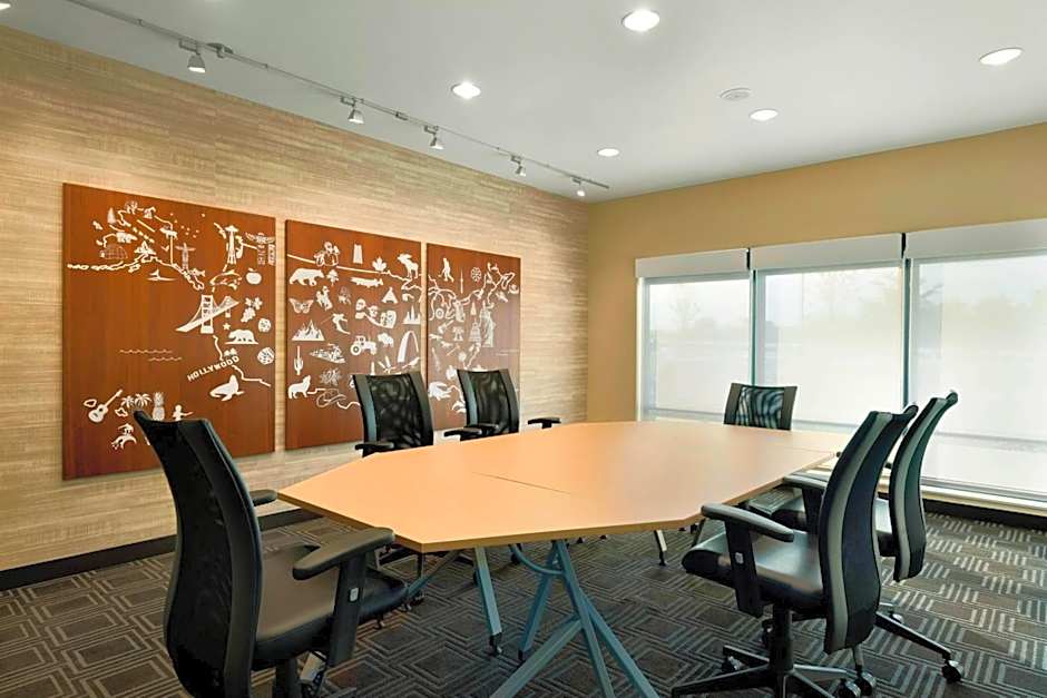 TownePlace Suites by Marriott Pittsburgh Airport/Robinson Township