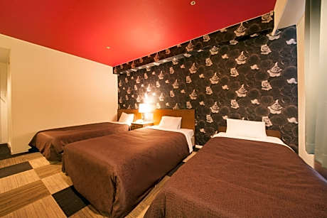 Twin Room with 2 Extra Bed - Non-Smoking