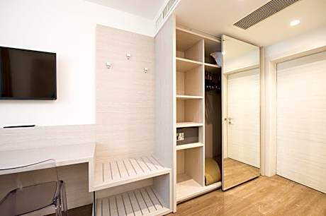 Deluxe Double or Twin Room with Pool View - spa access included