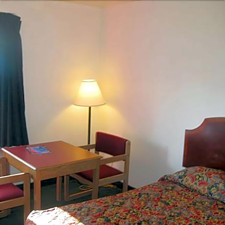 2 Queen Bed Smoking Bed With Free Wi-Fi, Flat Screen Tv, Refrigerator  And Microwave