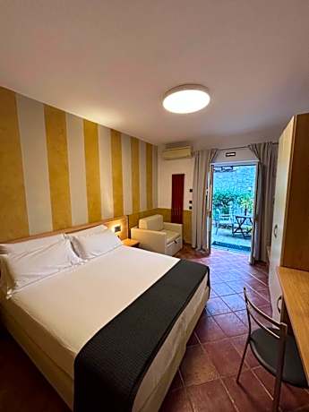 Standard Double or Twin Room with Garden View