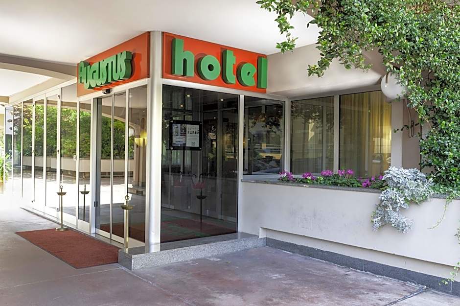 Augustus Hotel
