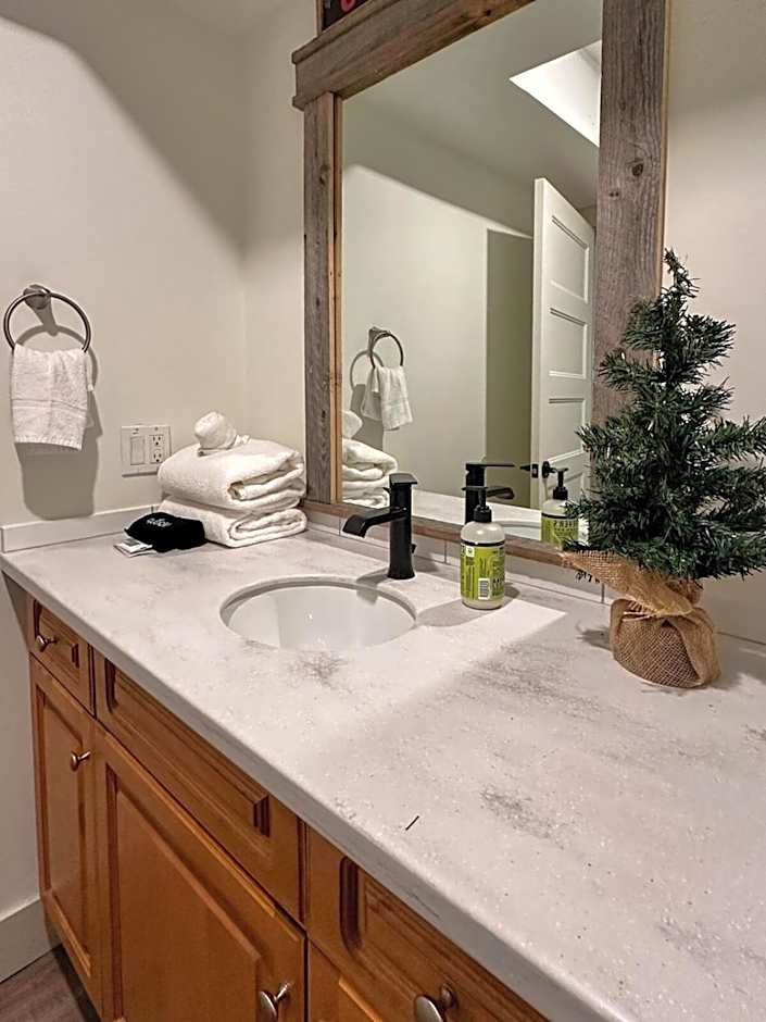 Beautiful tranquil centrally located condo