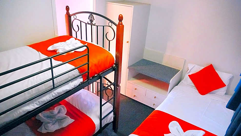 Waterfront Lodge Motel