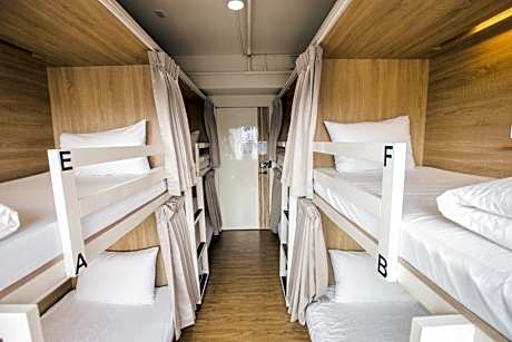 Bed in 8-Bed Mixed Dormitory Room