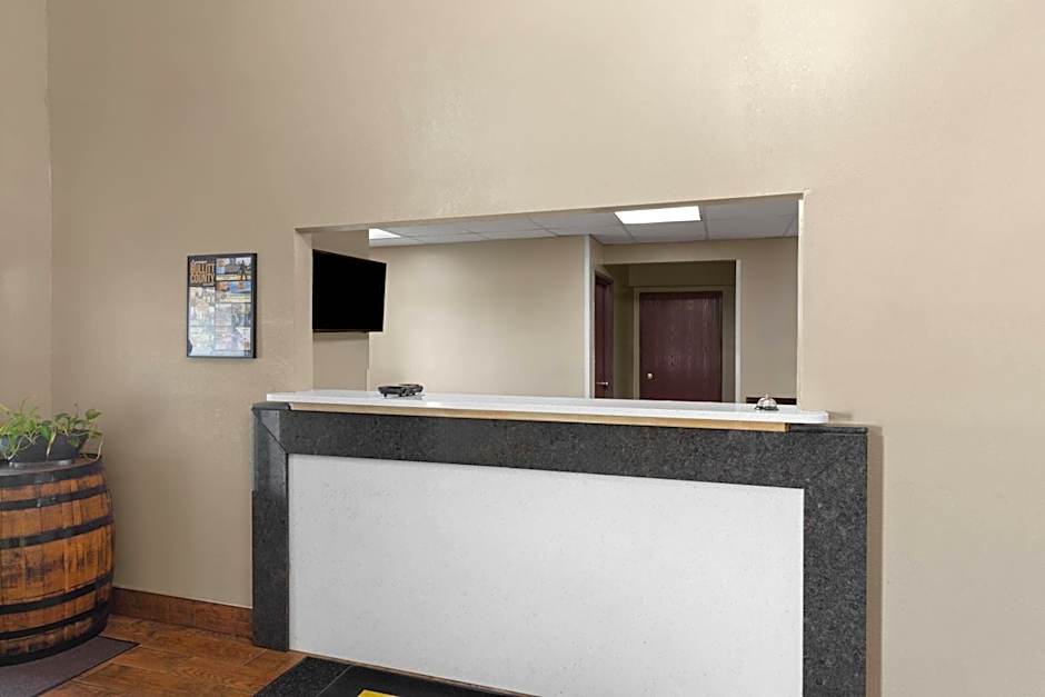 Super 8 by Wyndham Shepherdsville