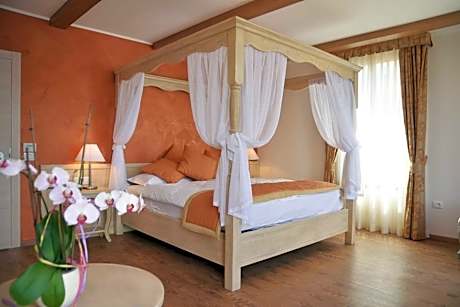 Suite with Lake View