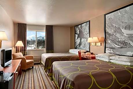 Queen Room with Two Queen Beds with Mountain View - Non-Smoking