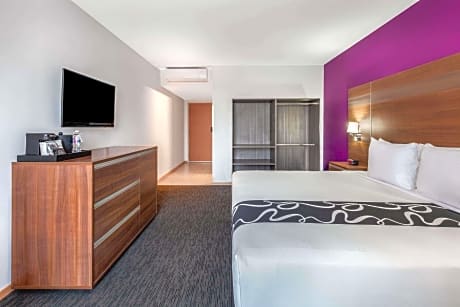 1 King Bed Deluxe Suite Non-Smoking