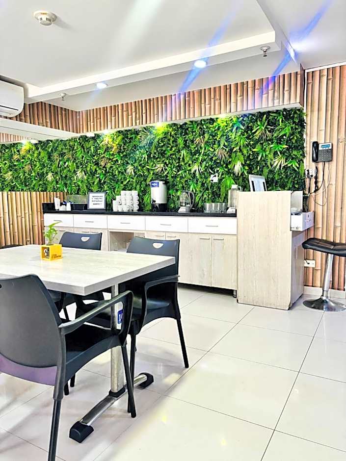 Hotel Laureles Plaza