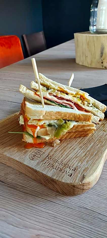 Apartments & Burgers REZIDENCA PIPANOVA