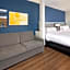 Comfort Suites Outlet Center