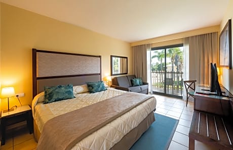 STANDARD ROOM 4 ADULTS + 1 CHILD