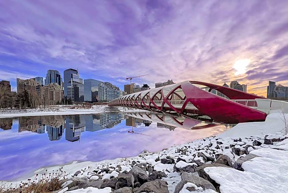 Coast Calgary Downtown Hotel & Suites by APA