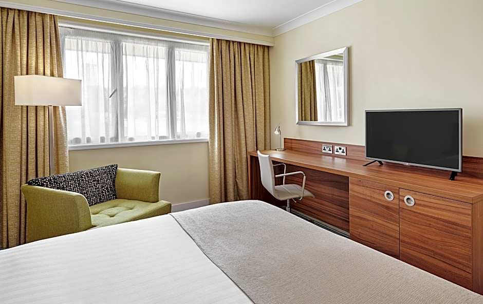 Holiday Inn Cardiff - North M4 By IHG