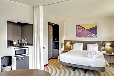 Executive Suite with One Double Bed and One Single Sofa Bed