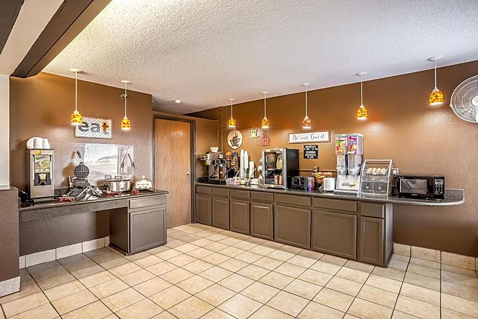 Super 8 by Wyndham Galesburg