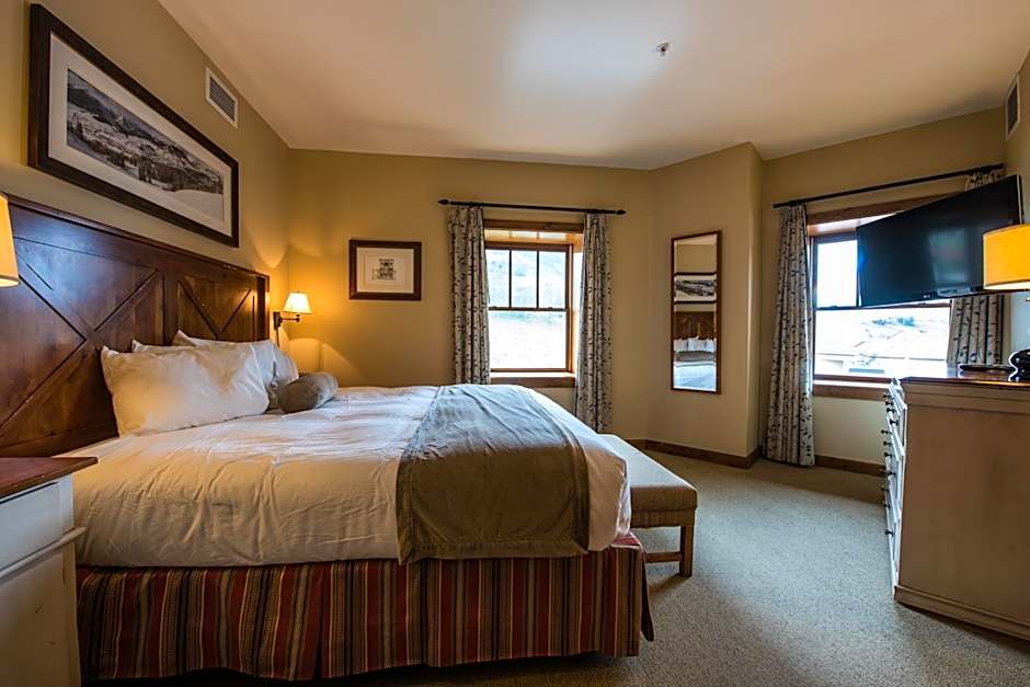 The Lodge at Mountaineer Square, A Vail Resorts Property