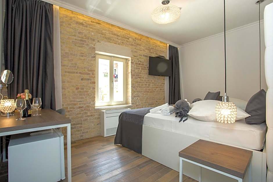 Aspalathos Residence