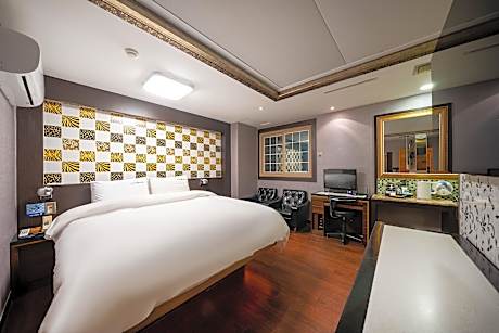 VIP B(Breakfast Included)(Dry Sauna, Bathtub)