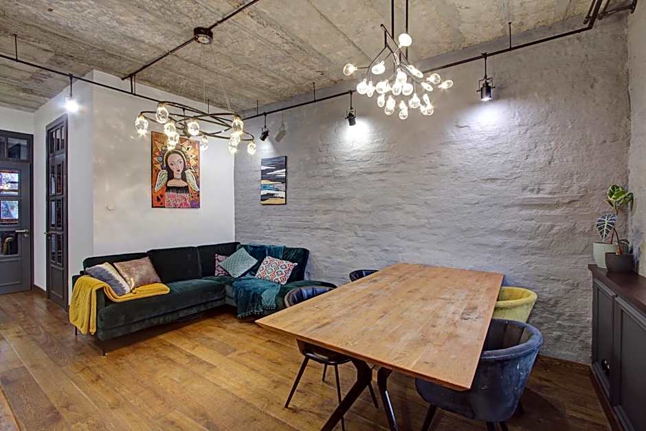 Mitten Village Family Residence