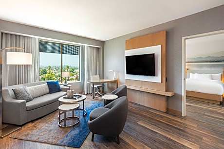 2 Bedroom Suite, Bedroom 1: 2 Queen, Bedroom 2: 1 King, Sofa Bed