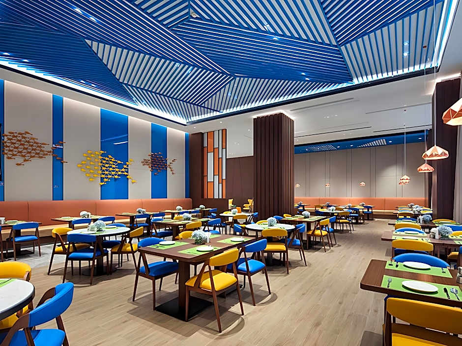 Hampton by Hilton Qionghai Railway Station