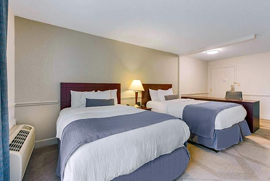 The Blu Hotel Blue Ash Cincinnati, an Ascend Collection Hotel