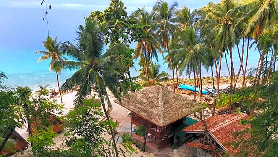 Hagdan Reef Dive Spot by HiveRooms