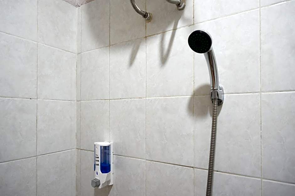 RedDoorz @ Jalan Majapahit Semarang