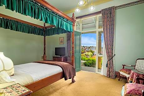 Queen Room with Garden View