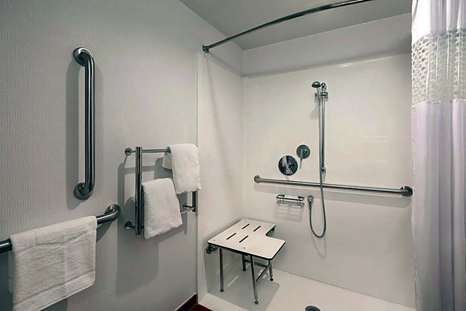 Hampton Inn By Hilton Des Moines Airport