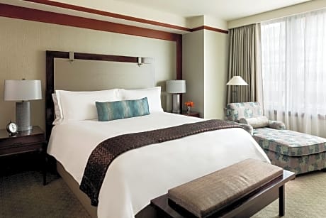 Ambassador Suite, 1 Bedroom Larger Suite, 1 King