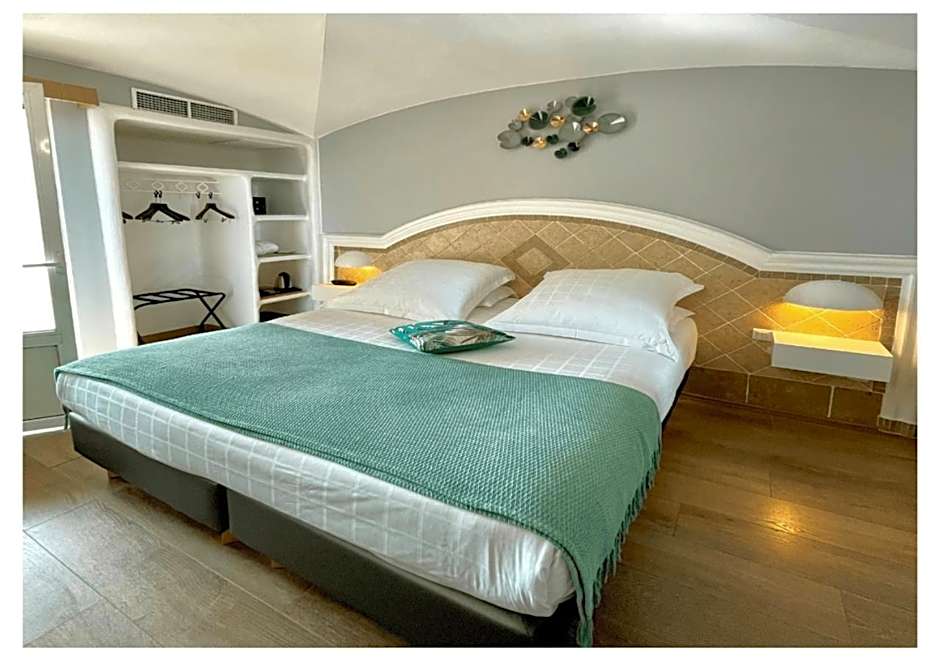 Photo 1 of 4 of 1 King Bed, Accessible, Roll in Shower
