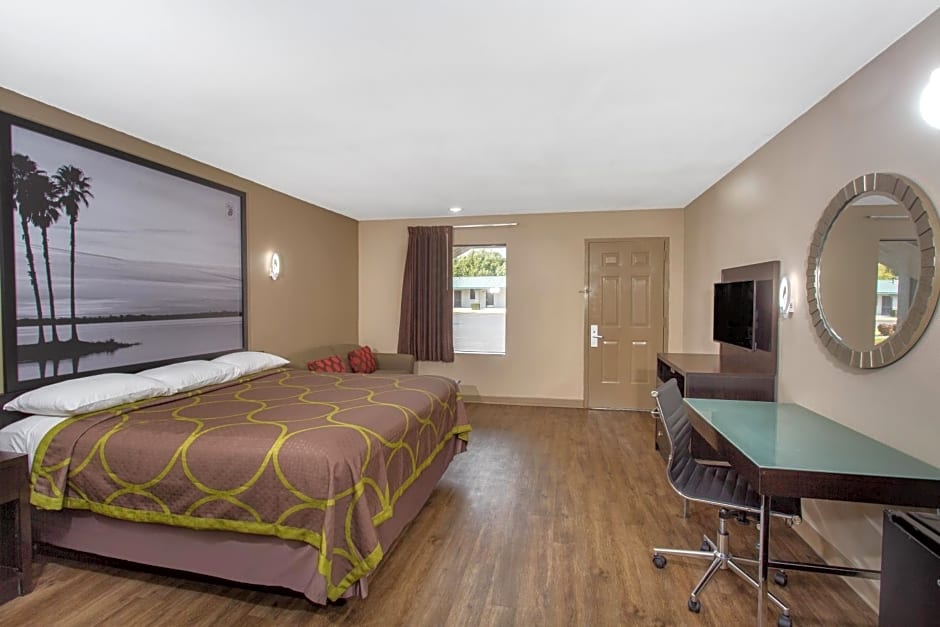 Super 8 by Wyndham Pensacola NAS Area
