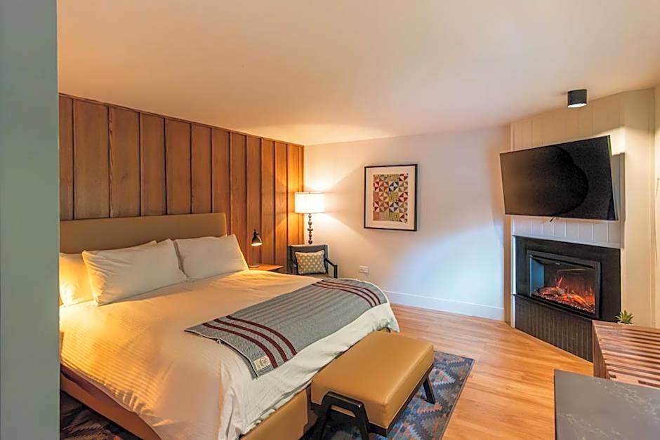 Historic Rocky Waters Inn, A Small Luxury Hotel