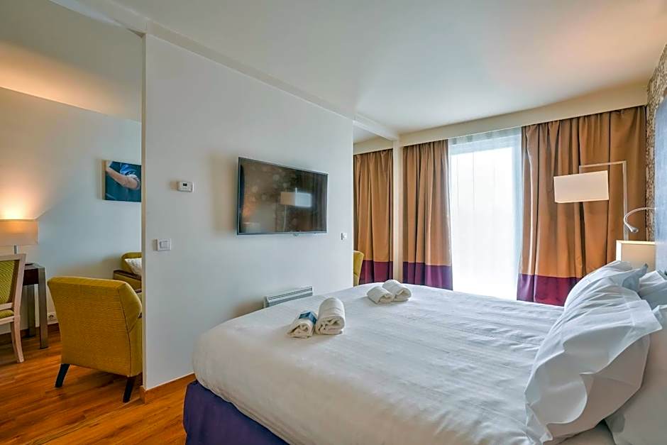 Clarion Paris CDG Airport