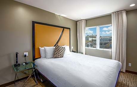Suite with Kitchen