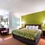 Econo Lodge Inn & Suites East