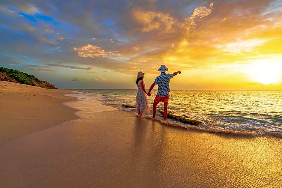 Holiday Inn Express & Suites Panama City Beach - Beachfront By IHG