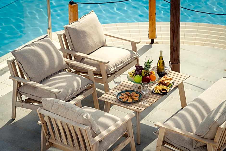 Kamari Beach Hotel