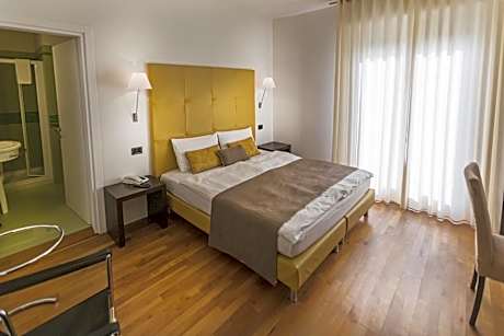 Double Room with Lake View