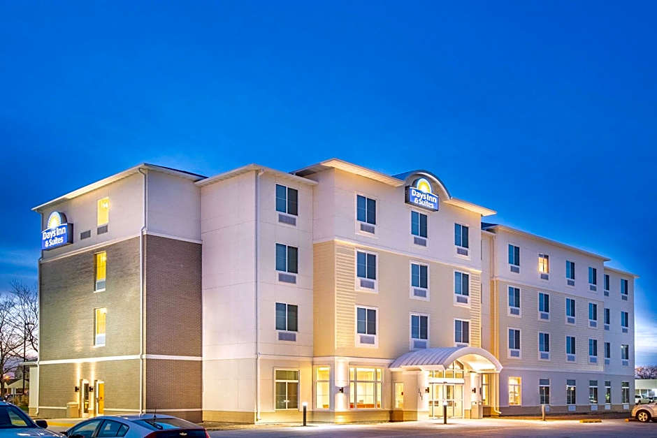 Days Inn & Suites by Wyndham Kearney NE