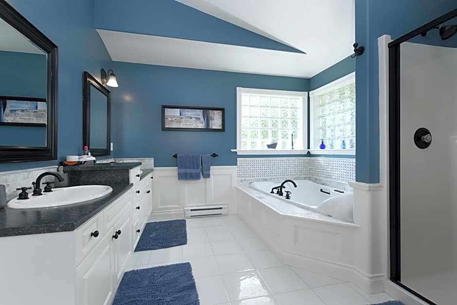 Character Stay across Swan Lake Nature Sanctuary