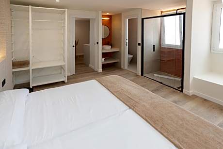 One-Bedroom Apartment with Sea View