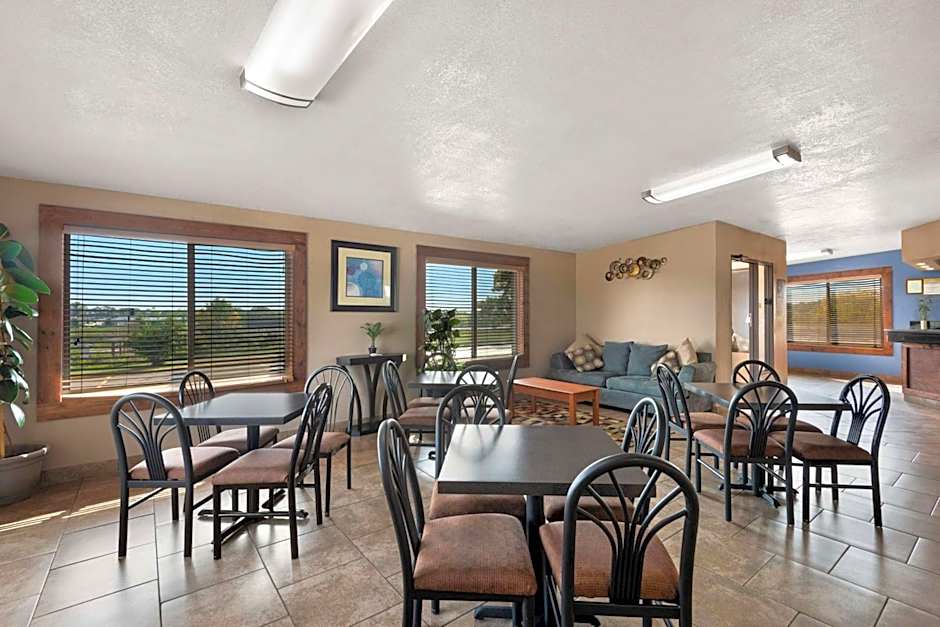 Days Inn by Wyndham Newton