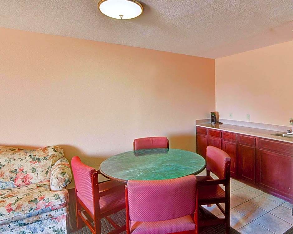 Quality Inn Forest Hill - Fort Worth South