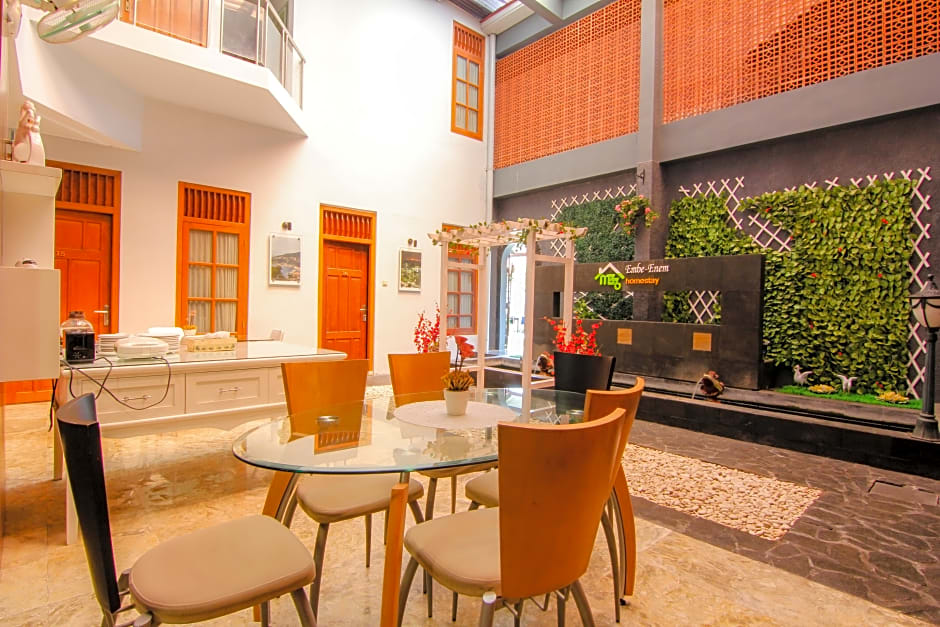 Embe Enem Homestay by ZUZU