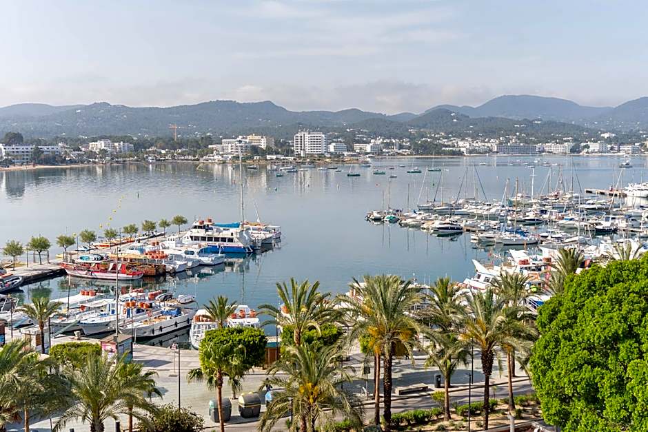 The Red Hotel - Adults Only