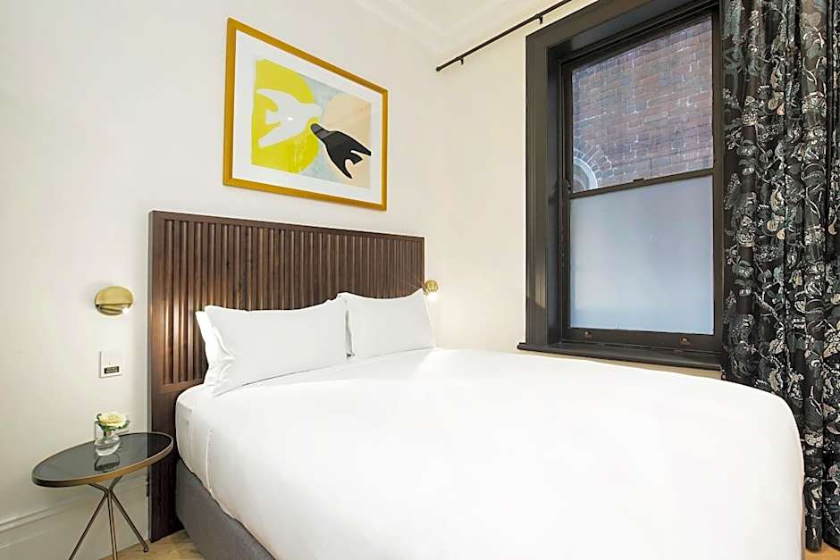 Photo 1 of 4 of 1 Queen Bed